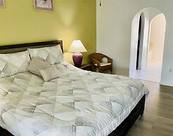 Amazing 3/2 Vacation Home With Private Pool!!