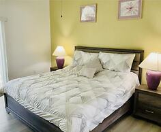 Amazing 3/2 Vacation Home With Private Pool!!