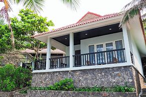 Bounce Beach Hotel & Tien Sa Resort