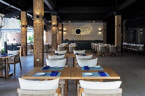 Bounce Beach Hotel & Tien Sa Resort