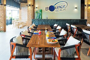 Bounce Beach Hotel & Tien Sa Resort