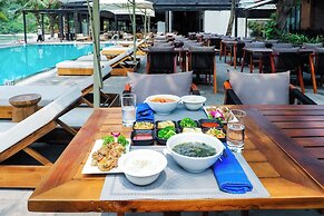 Bounce Beach Hotel & Tien Sa Resort