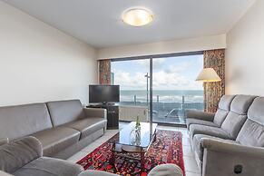 Flat With Frontal sea Views and Parking