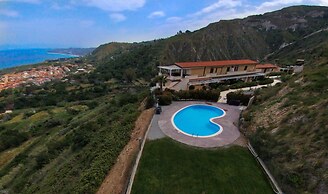 Belvilla by Oyo Chic Apartment in Parghelia Italy