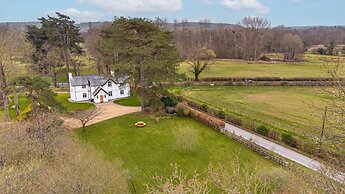 Benhams Country Cottage - From 250 Per Night