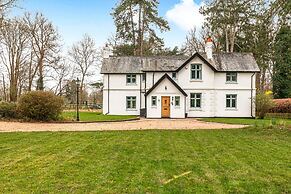 Benhams Country Cottage - From 250 Per Night