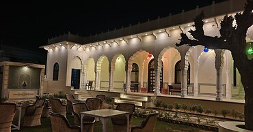 HOTEL MANDAWA VILAS