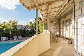 Tria Luxury Residences