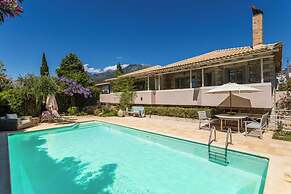 Tria Luxury Residences