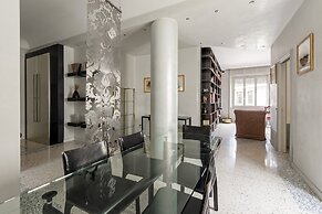 Elegant Apartment Near Duomo