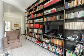 Elegant Apartment Near Duomo