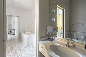 Elegant Apartment Near Duomo