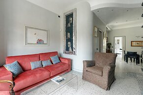 Elegant Apartment Near Duomo