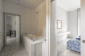Elegant Apartment Near Duomo