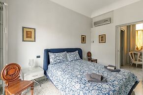 Elegant Apartment Near Duomo