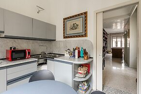 Elegant Apartment Near Duomo