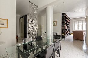 Elegant Apartment Near Duomo