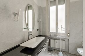Elegant Apartment Near Duomo
