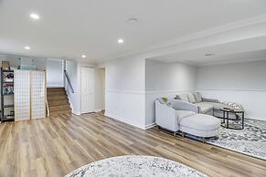 2 Mi to Sandy Point State Park: Home w/ Deck!