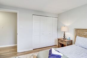 2 Mi to Sandy Point State Park: Home w/ Deck!