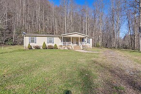 Creekside Haven w/ Fire Pit Near Nantahala River