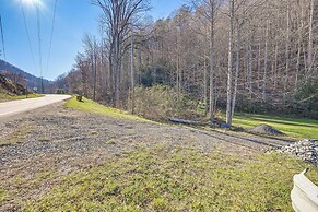 Creekside Haven w/ Fire Pit Near Nantahala River