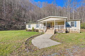Creekside Haven w/ Fire Pit Near Nantahala River