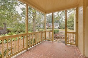 Peaceful Townhome: 2 Mi to Downtown Montgomery!