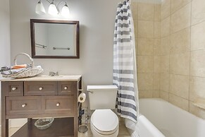 Peaceful Townhome: 2 Mi to Downtown Montgomery!