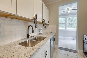 Peaceful Townhome: 2 Mi to Downtown Montgomery!