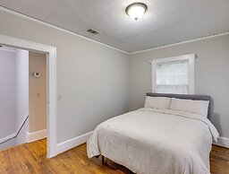 Peaceful Townhome: 2 Mi to Downtown Montgomery!