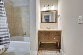 Peaceful Townhome: 2 Mi to Downtown Montgomery!