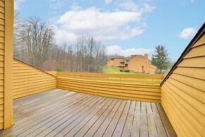 1 Mi to Nubs Nob Ski Resort: Harbor Springs Condo