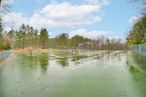 1 Mi to Nubs Nob Ski Resort: Harbor Springs Condo