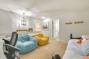 1 Mi to Nubs Nob Ski Resort: Harbor Springs Condo