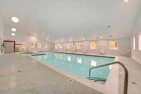 1 Mi to Nubs Nob Ski Resort: Harbor Springs Condo