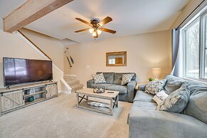 2 Blocks to Higgins Lake: Pet-friendly Family Home