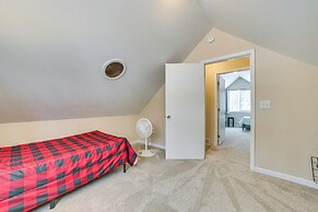 2 Blocks to Higgins Lake: Pet-friendly Family Home