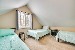 2 Blocks to Higgins Lake: Pet-friendly Family Home