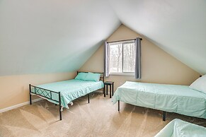 2 Blocks to Higgins Lake: Pet-friendly Family Home