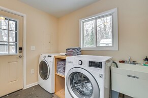 2 Blocks to Higgins Lake: Pet-friendly Family Home