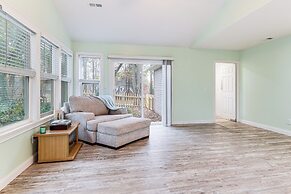 1 Mi to Dtwn Newburgh: Quiet Home w/ Yard!