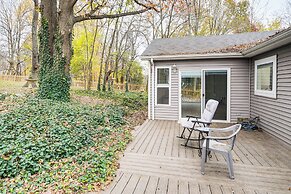 1 Mi to Dtwn Newburgh: Quiet Home w/ Yard!