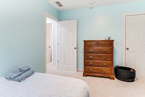 1 Mi to Dtwn Newburgh: Quiet Home w/ Yard!