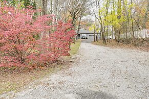 1 Mi to Dtwn Newburgh: Quiet Home w/ Yard!