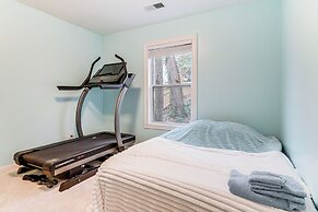 1 Mi to Dtwn Newburgh: Quiet Home w/ Yard!