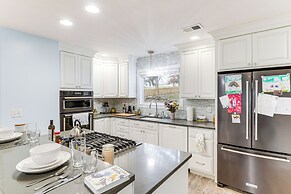 1 Mi to Dtwn Newburgh: Quiet Home w/ Yard!