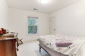 1 Mi to Dtwn Newburgh: Quiet Home w/ Yard!