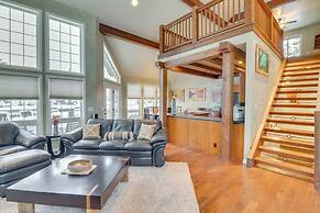 Mountain Views & Deck: Spacious Eureka Getaway!