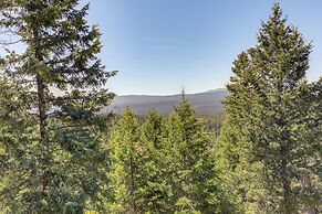 Mountain Views & Deck: Spacious Eureka Getaway!